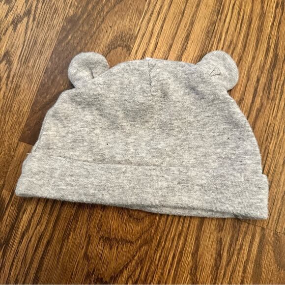 Carter’s white short sleeve onesie bodysuit set, size 3 months (set of 3 + hat) - Picture 4 of 6